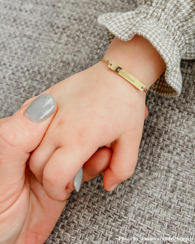 Armbandje met naam meisje goud kleurig